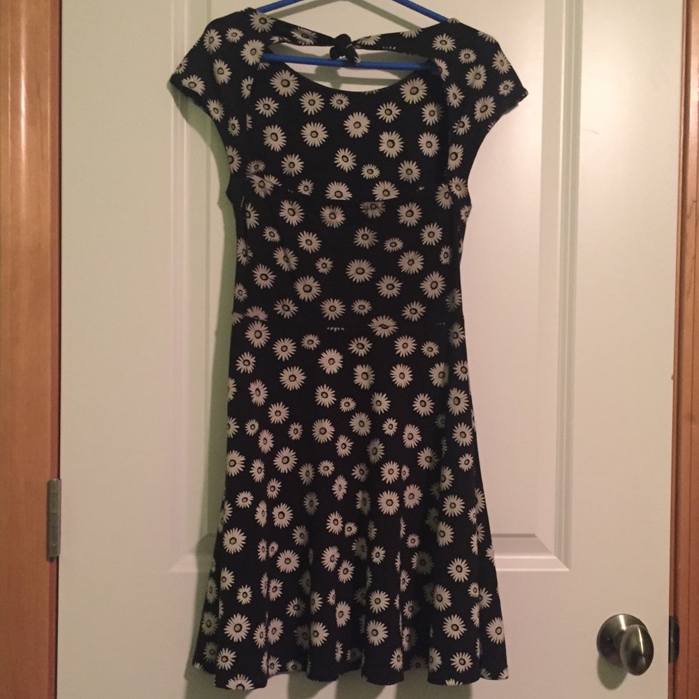 🔻SOLD ON MERC🔻 Aritzia Talula Daisy Dress - Picture 5 of 7